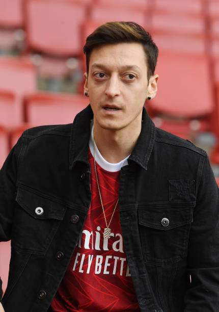 FA Cup final: Ozil reacts as Arsenal beat Chelsea 2-1