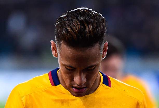 Angry Neymar storms out of the pitch as he ignores teammates (photos)