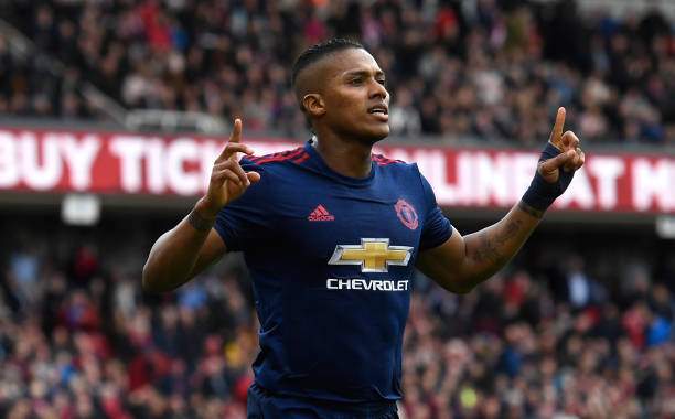Man United star likes post calling for Mourinho sack, then apologizes in remarkable fashion