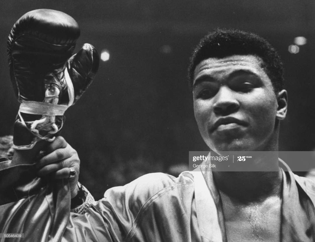 Anthony Joshua reveals who will win big fight between Mike Tyson and Muhammad Ali