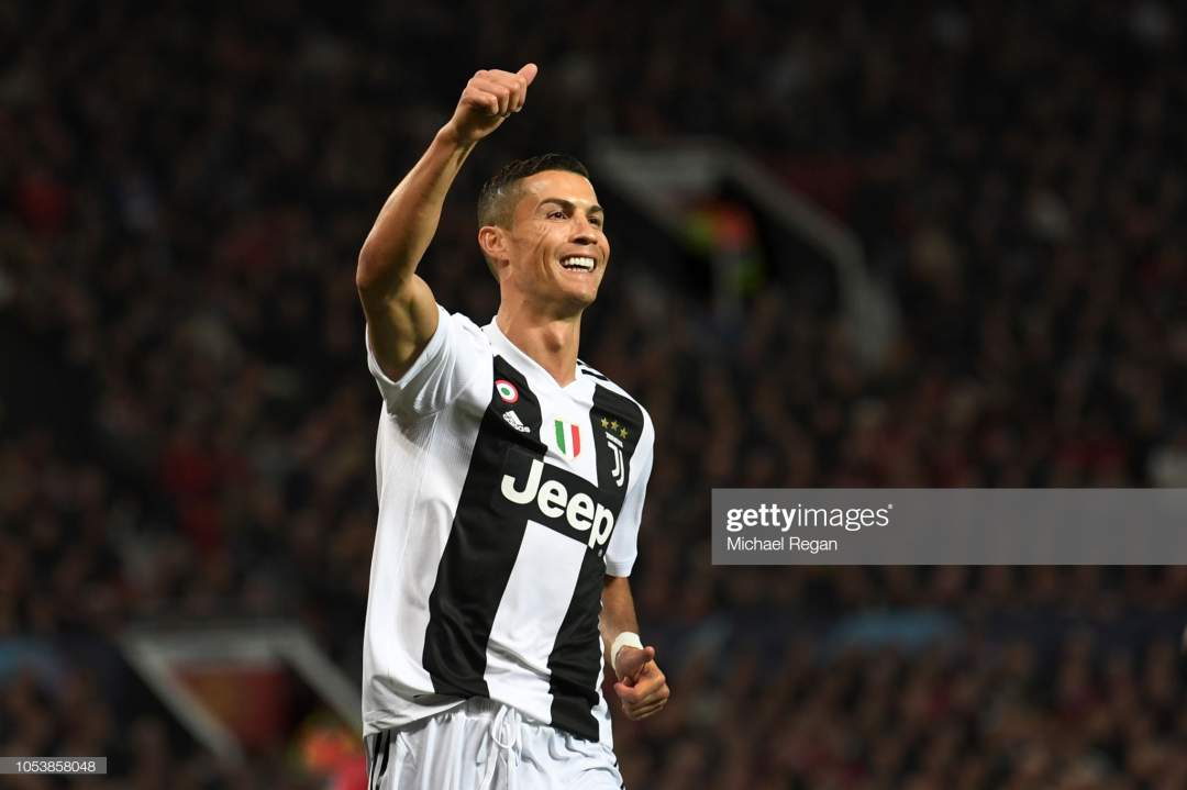 Pitch invader attacks Ronaldo in Juventus' defeat against Lyon (see photos and why)