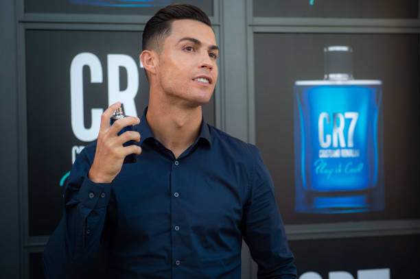 Funny looking Cristiano Ronaldo dresses as Aladdin to celebrate his twins' third birthday (photo)