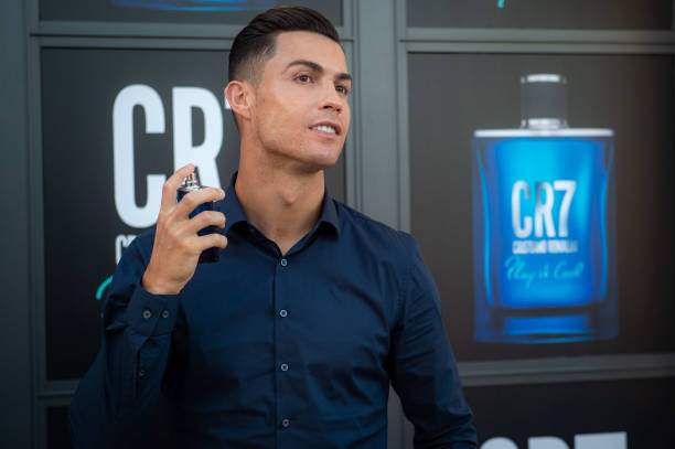 Funny looking Cristiano Ronaldo dresses as Aladdin to celebrate his twins' third birthday (photo)