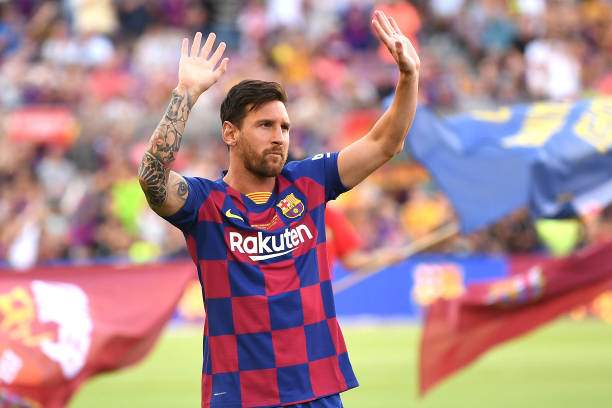 Lionel Messi Of Fc Barcelona Waves To The Crowd Prior To The Joan Picture Id1166074663?k=6&m=1166074663&s=&w=0&h=qSnneqVpWg7sUSHi23sjCOJSHtnabfPf78jeYbUuRUw=