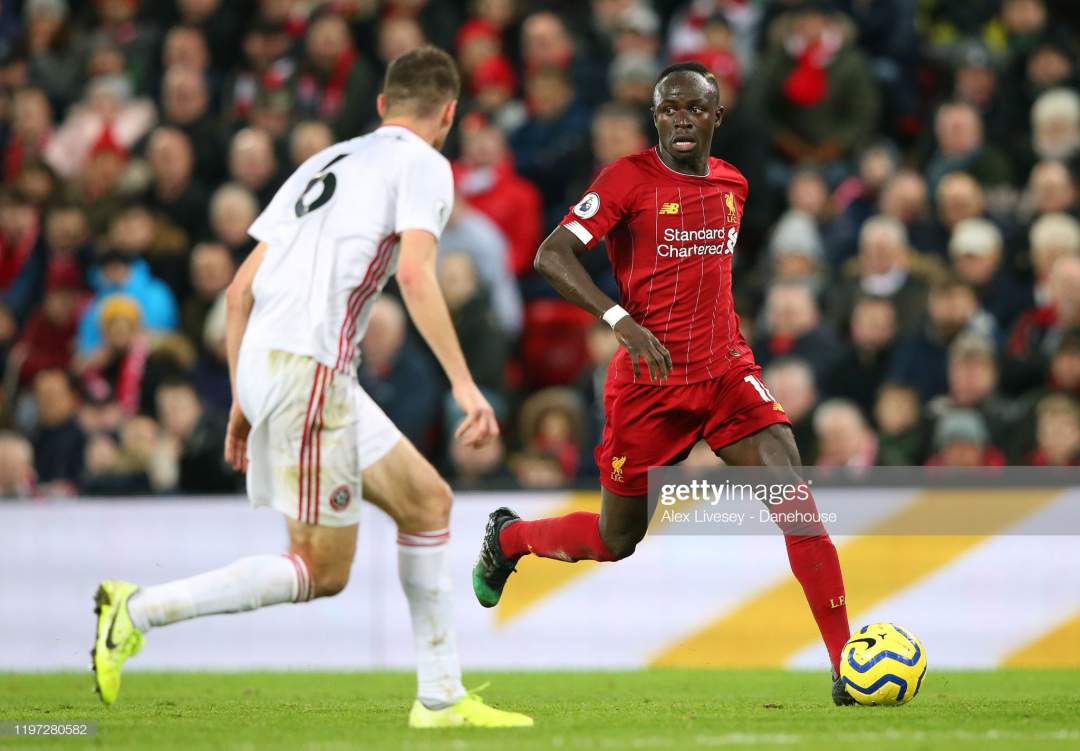 Liverpool star buys N600k iPhone 11X for Sadio Mane which he was spotted recently with a broken screen (video)