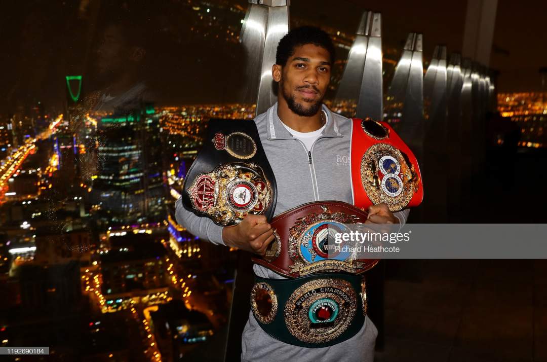 Two Time Heavyweight Champion Of The World Anthony Joshua Poses For Picture Id1192690184?s=28