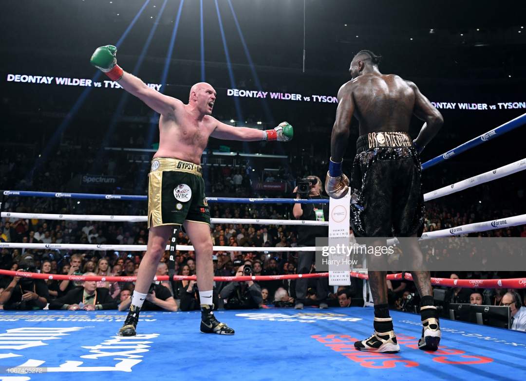 Tyson Fury performs strangest stunts in boxing history during fight against Wilder (Video)