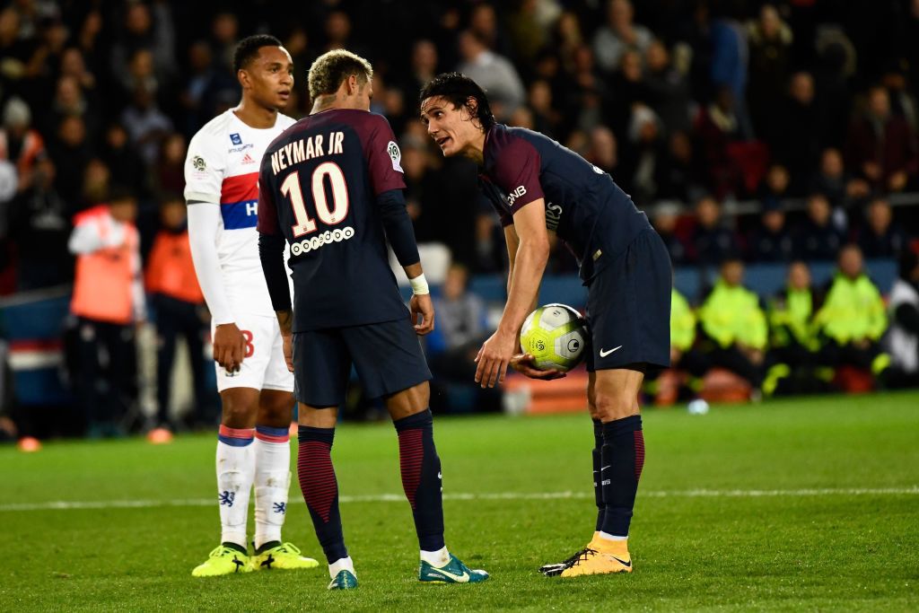 Paris Saint-Germain deny Edinson Cavani offered bonus to let Neymar take penalties