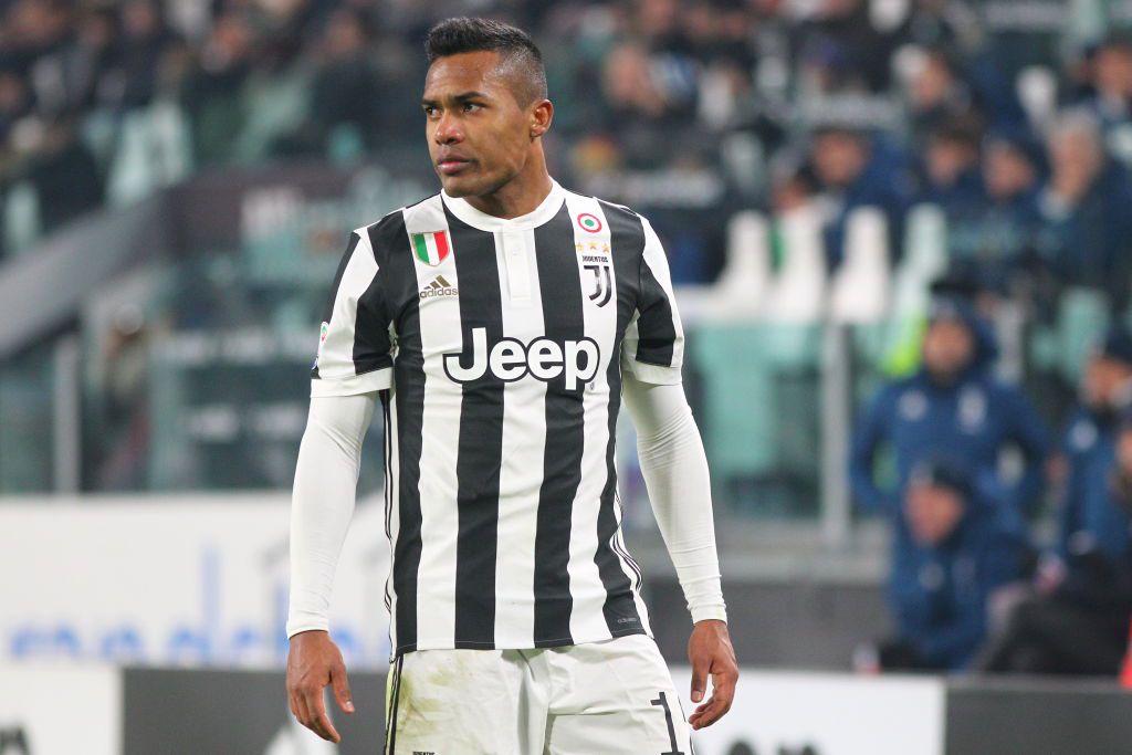 Chelsea ready to beat Manchester United in £50m race for Alex Sandro