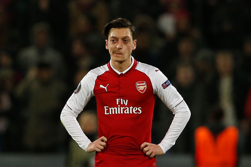 Arsenal fans fear for Mesut Ozil after Unai Emery explained his playing style
