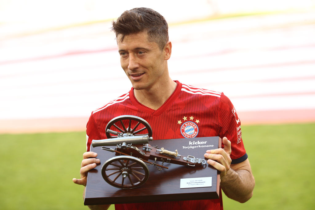 Chelsea and Manchester City submit offers to sign Robert Lewandowski from Bayern Munich
