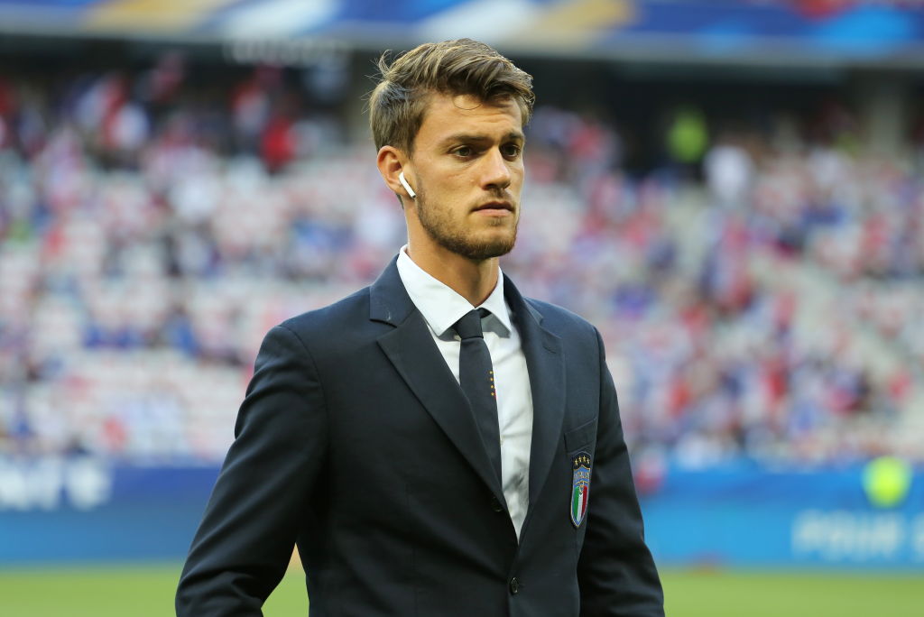 Juventus demand £45m for Daniele Rugani as Chelsea hold talks in Italy