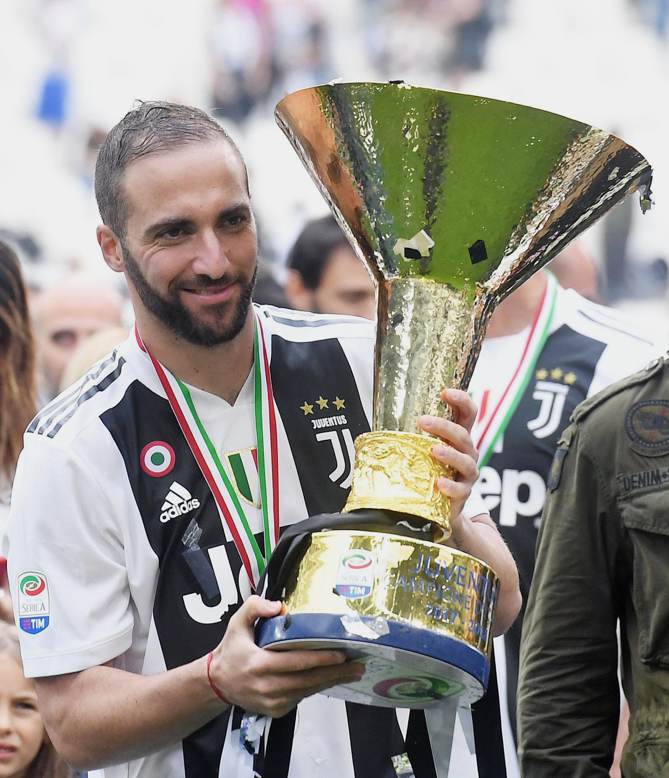 Gonzalo Higuain makes decision between Chelsea and AC Milan transfer