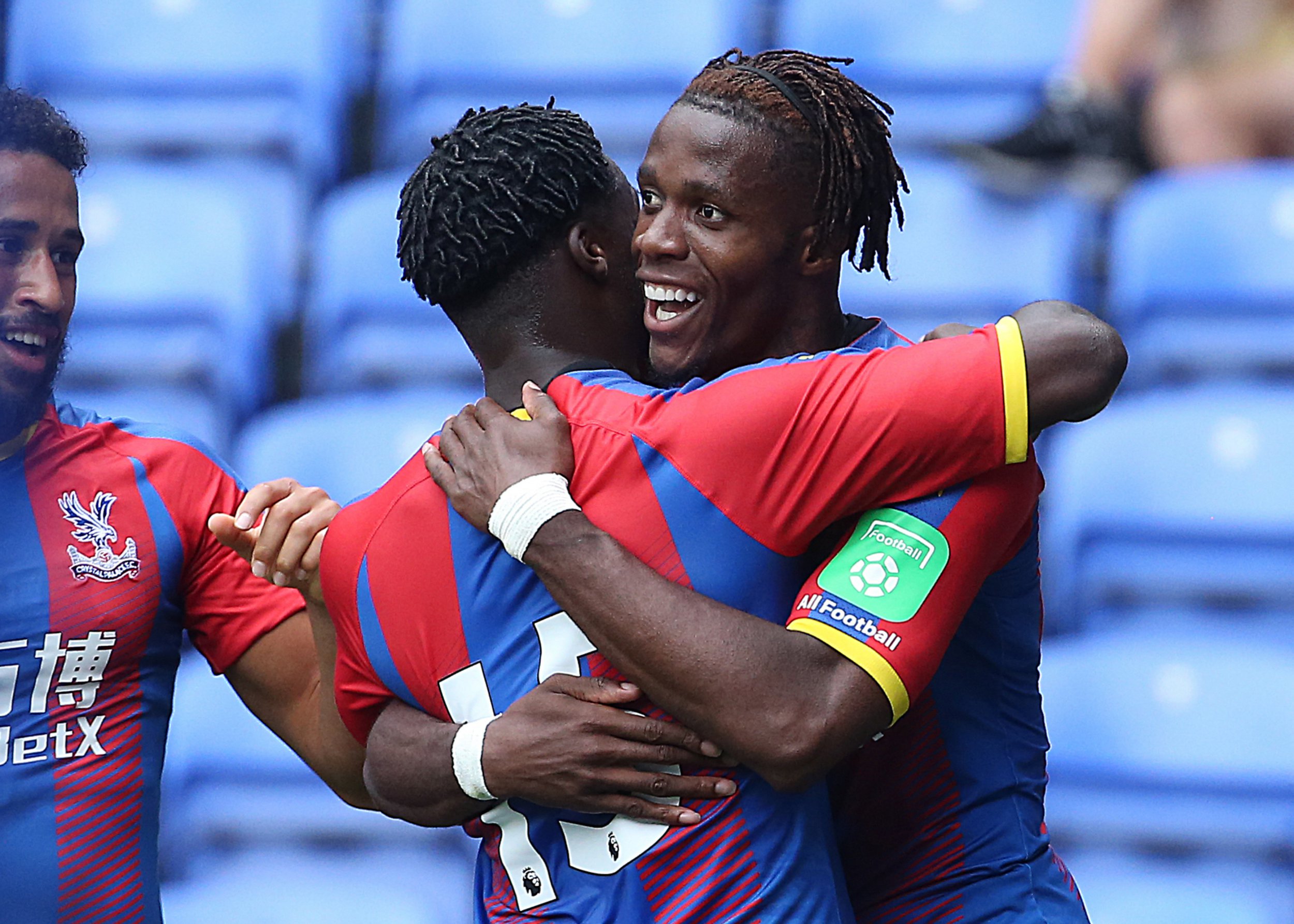 Wilfried Zaha wants to join Chelsea from Crystal Palace before transfer window closes