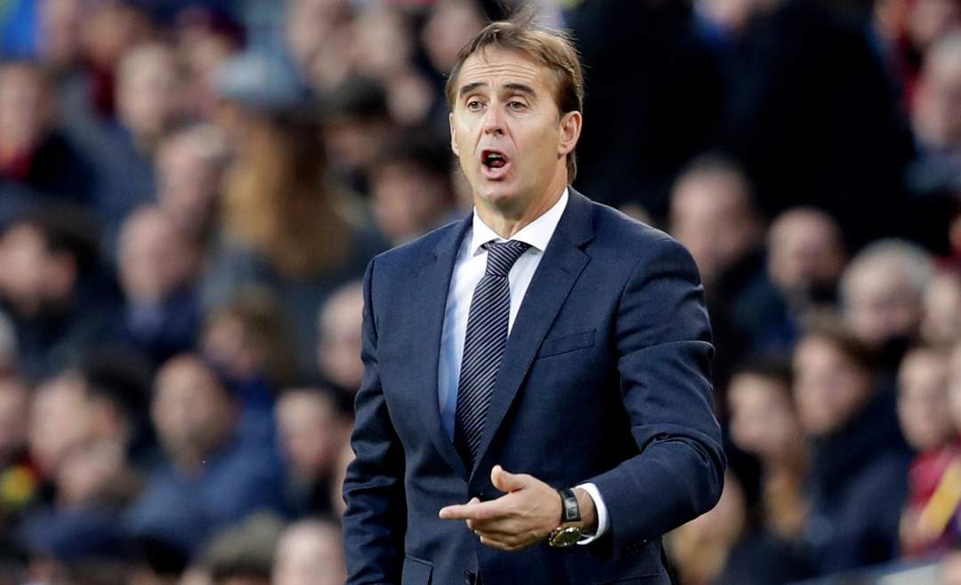 Julen Lopetegui says farewell to Real Madrid players after Barcelona defeat as Antonio Conte prepares to arrive