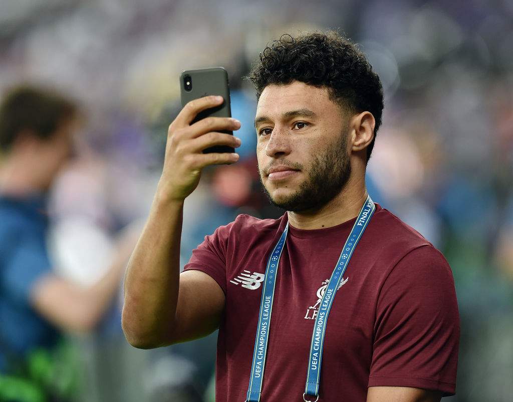 Alex Oxlade-Chamberlain aims dig at Arsenal fans as he names Liverpool return date