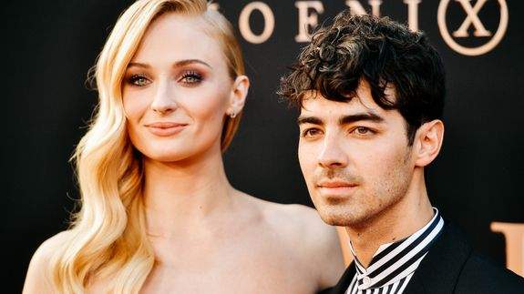 Sophie Turner and Joe Jonas' official wedding photo is as glamorous as you'd expect