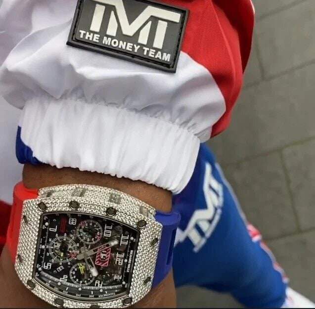 Boxing legend Mayweather flaunts £200k diamond-encrusted watch, replies 50 Cent who claimed he's broke (video)