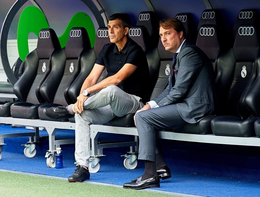 Man United, Real Madrid use £3,500 racing car seats in their dugouts (photos)