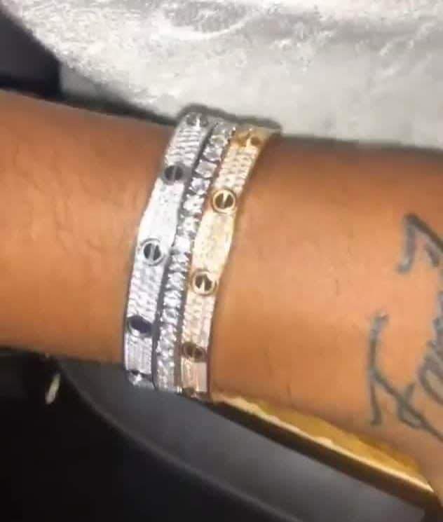 Aubameyang flaunts £65,000 bracelets while dining in Dubai restaurant (photos)