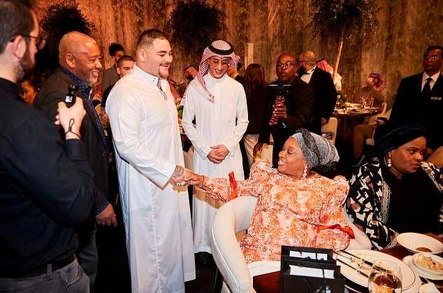 Andy Ruiz shows rare respect and humility, greets Anthony Joshua's Mum in heartwarming scene (Photo)