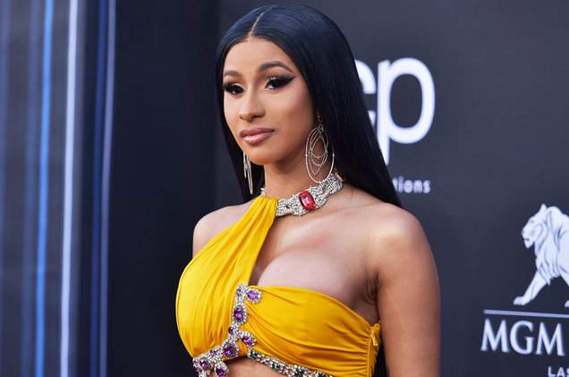 Cardi B sings Timaya's " I can't Kill myself " while eating (Video)