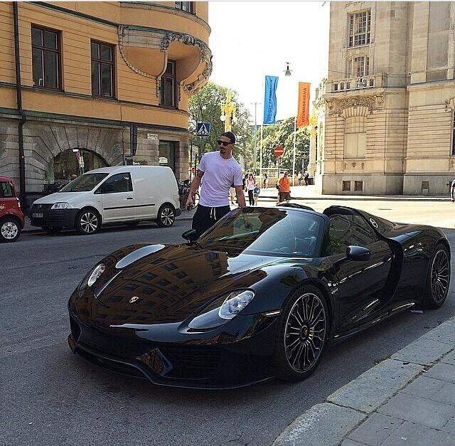 Benzema, Ronaldo top list of footballers with the best sports cars (photos)