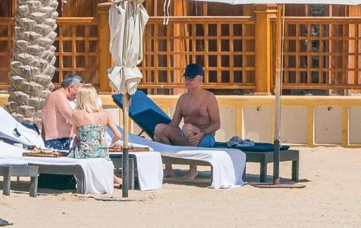 Jose Mourinho takes time off to enjoy beach holiday with secret lover (Photo)
