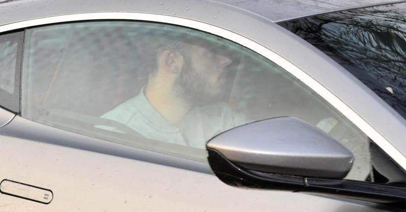 Man United's David De Gea shows off his new N56m Aston Martin as he arrives for training (photos)