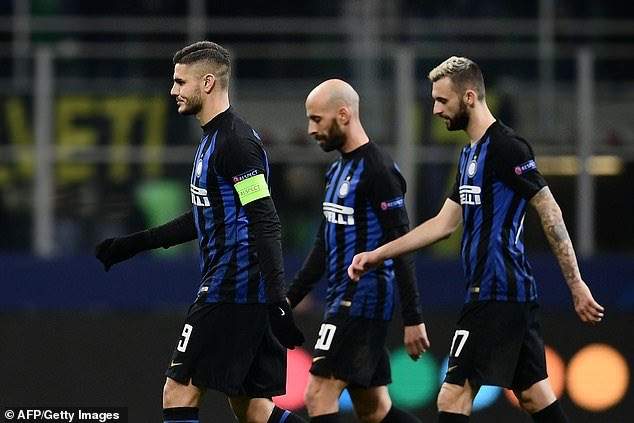 Icardi's wife cries uncontrollably after her husband's team crashed out of Champions League (photos)