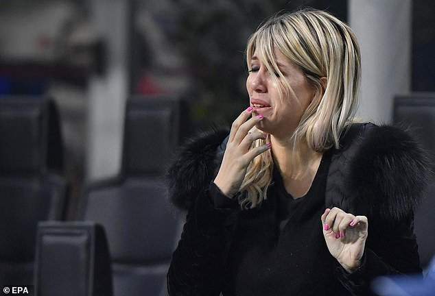 Icardi's wife cries uncontrollably after her husband's team crashed out of Champions League (photos)