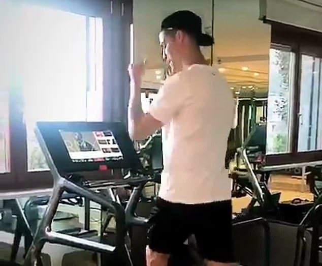 Ronaldo escapes terrible accident after losing balance on the treadmill during training