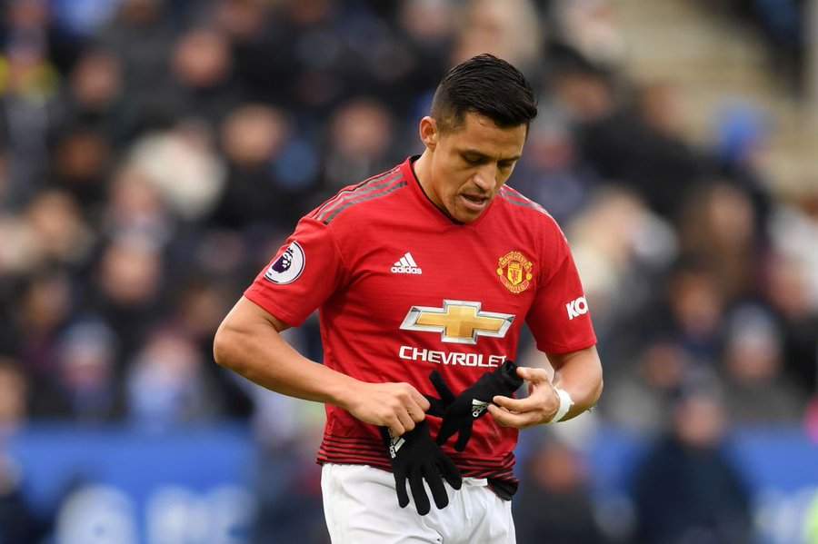 Man United interim boss Solskjaer reveals why he substituted Sanchez during Leicester win
