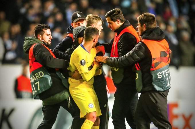 Malmo fan attacks Eden Hazard after Chelsea's Europa League win (photos)