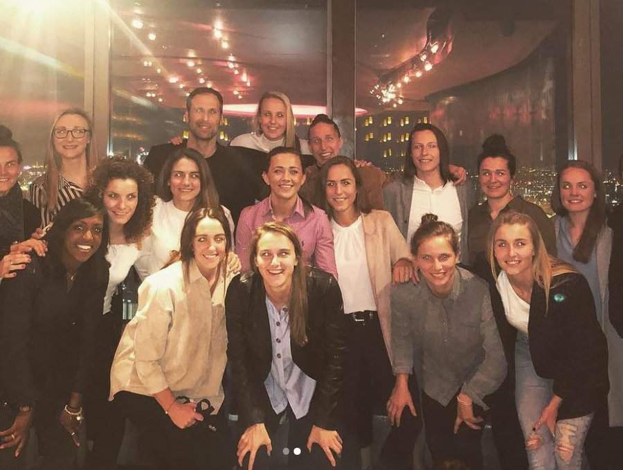 What Petr Cech did with over 20 Arsenal female footballers will surprise you (Photo)