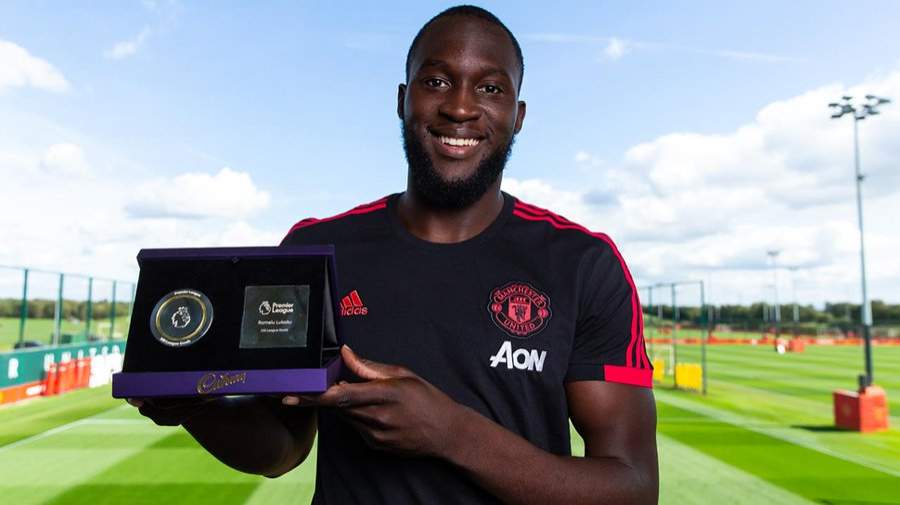 Manchester United star Romelu Lukaku reveals the Chelsea legend who he has been talking to on daily basis