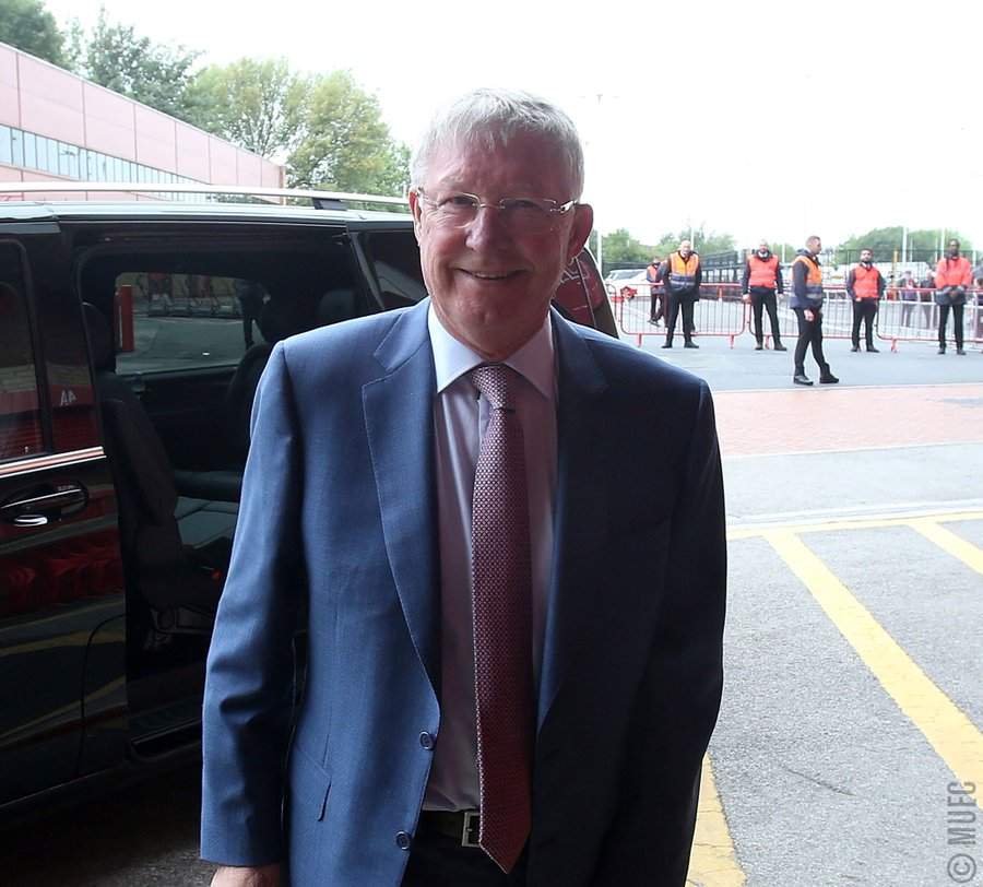 Former Manchester United manager Alex Ferguson makes surprise return to Old Trafford