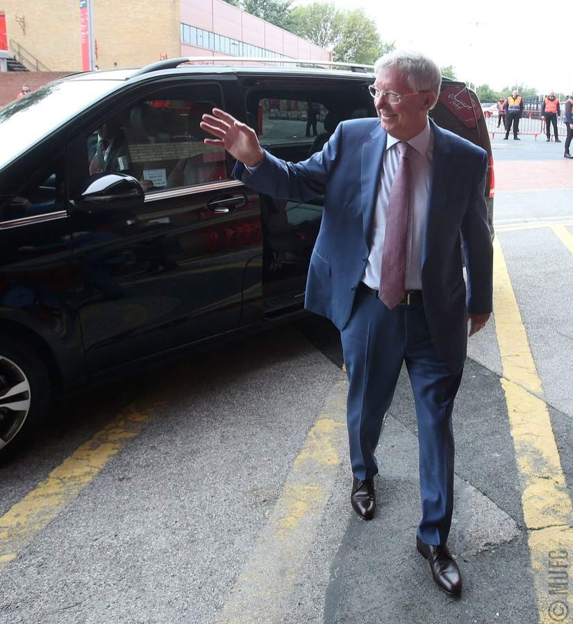 Former Manchester United manager Alex Ferguson makes surprise return to Old Trafford