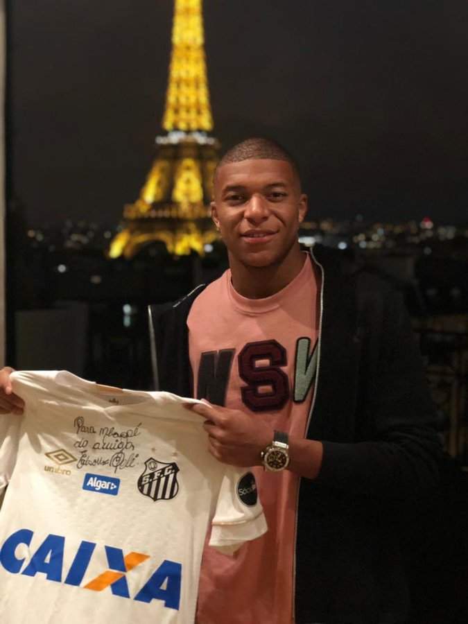 PSG superstar Kylian Mbappe shows off the special gift he received from Brazil legend Pele (photos)