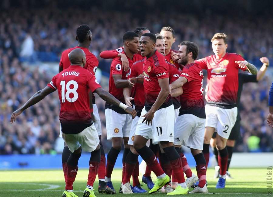 Checkout what Mourinho told Manchester United players while trailing Chelsea at half time