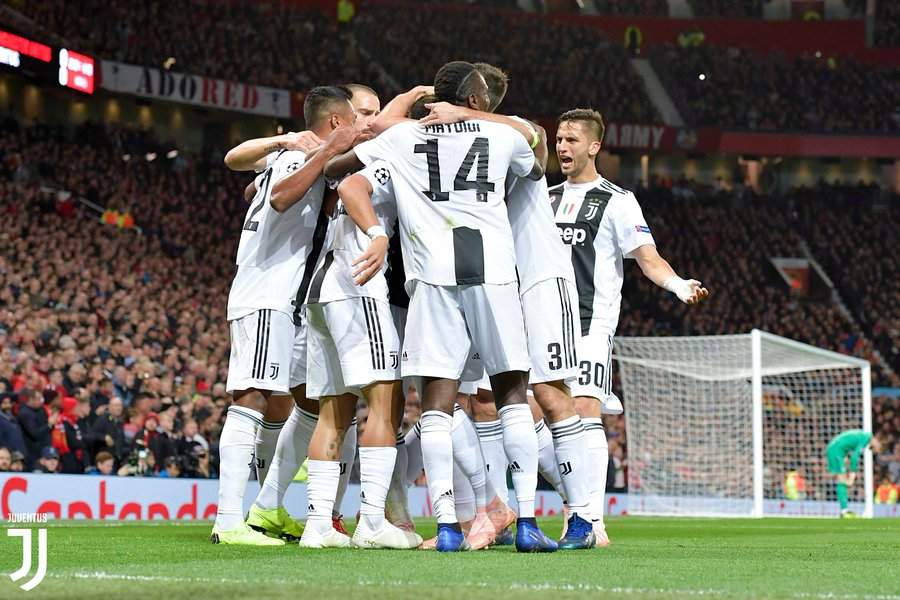 Paulo Dybala scores as Juventus defeat Man United at Old Trafford