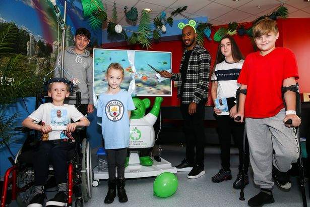 Manchester City stars visit sick children at Royal hospital with gifts (photos)