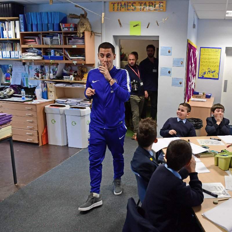 Young school girl left emotional after Chelsea star Hazard did 1 amazing thing