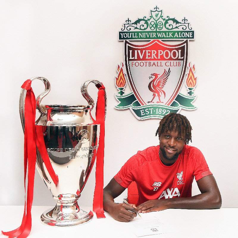 Liverpool striker who is wanted by Barcelona signs new contract deal at Anfield
