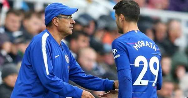 Chelsea manager issues strong warning to misfiring striker