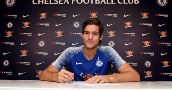 Jubilation at Stamford Bridge as Chelsea star wanted by Barcelona signs new deal