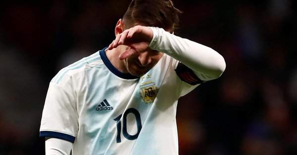 Man United fans celebrate as Messi is set to miss Champions League game due to injury