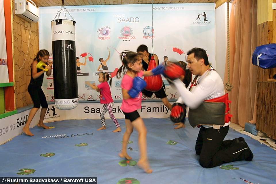 Meet world's toughest 10-year-old girl who punched tree with her bare knuckles (photos)