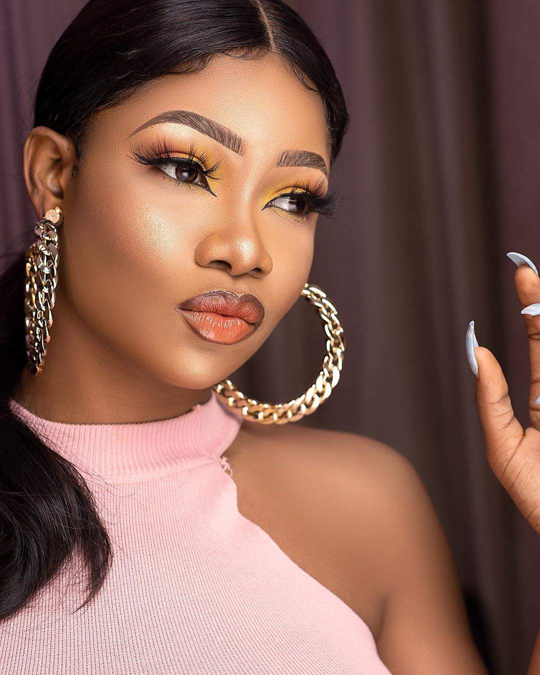 Reality Star, Tacha Rocks Cleavage Baring Gown | Photo