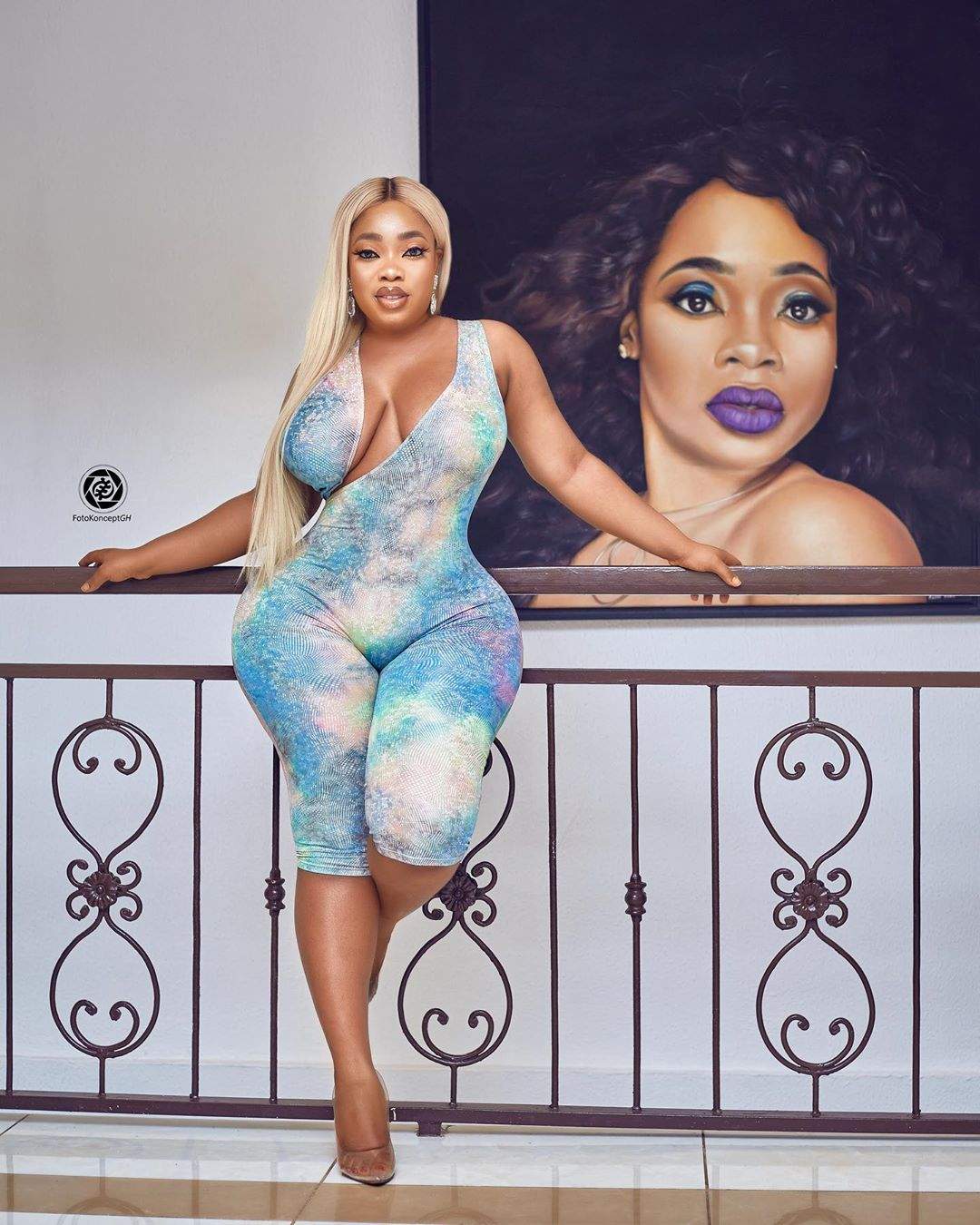 Moesha Boduong Flaunts Her Cleavage And Curves